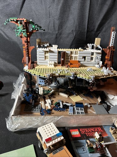 Lego stranger things set 75810 - stranger,